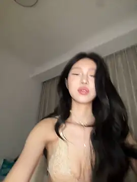 jolie 33 online show from 06-17-26, 01:23