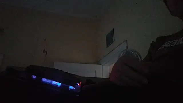 Snapshot of Sueliton2 chatting on 03-24-26, 08:58 Sueliton2 online show from 03-24-26, 08:58