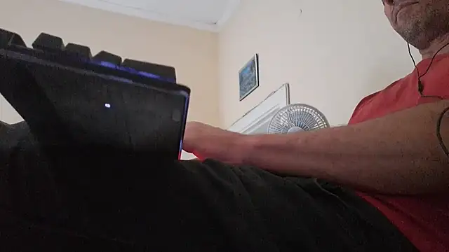 Snapshot of Sueliton2 chatting on 03-31-26, 07:47 Sueliton2 online show from 03-31-26, 07:47