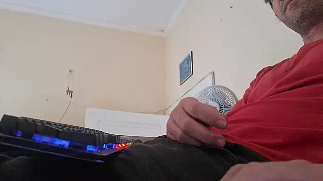 Snapshot of Sueliton2 chatting on 04-01-26, 07:11 Sueliton2 online show from 04-01-26, 07:11