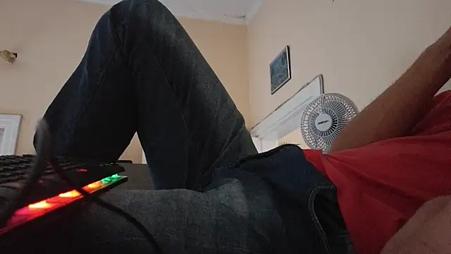 Snapshot of Sueliton2 chatting on 04-06-26, 08:21 Sueliton2 online show from 04-06-26, 08:21