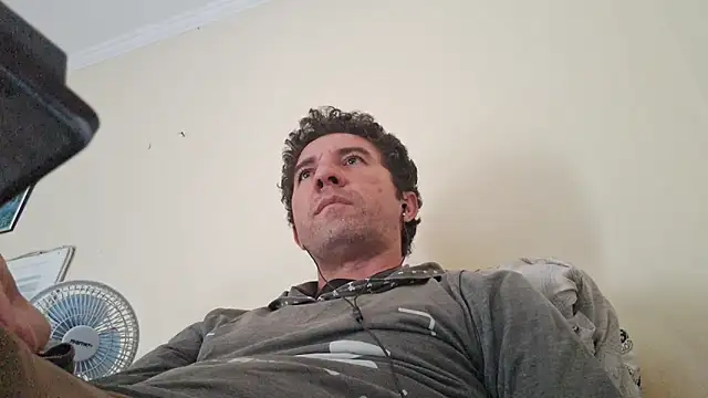 Snapshot of Sueliton2 chatting on 04-10-26, 06:23 Sueliton2 online show from 04-10-26, 06:23