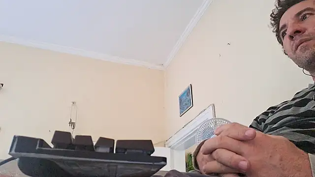 Snapshot of Sueliton2 chatting on 04-12-26, 05:40 Sueliton2 online show from 04-12-26, 05:40