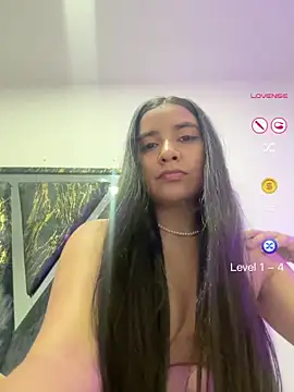 Snapshot of HaileyBiieber chatting on 04-28-26, 03:44 HaileyBiieber online show from 04-28-26, 03:44