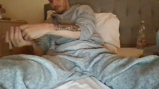 Snapshot of feetlovrr94 chatting on 03-26-26, 01:22 feetlovrr94 online show from 03-26-26, 01:22