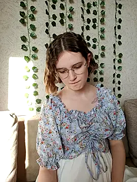 Heyy Mia online show from 03-28-26, 01:43