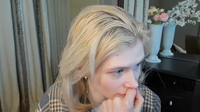 Snapshot of CarleySuski chatting on 03-24-26, 06:40 CarleySuski online show from 03-24-26, 06:40