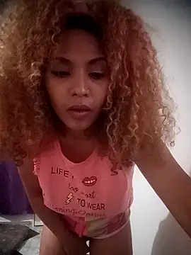 Snapshot of SolashLitzy_Curly chatting on 06-11-26, 10:24 SolashLitzy Curly online show from 06-11-26, 10:24