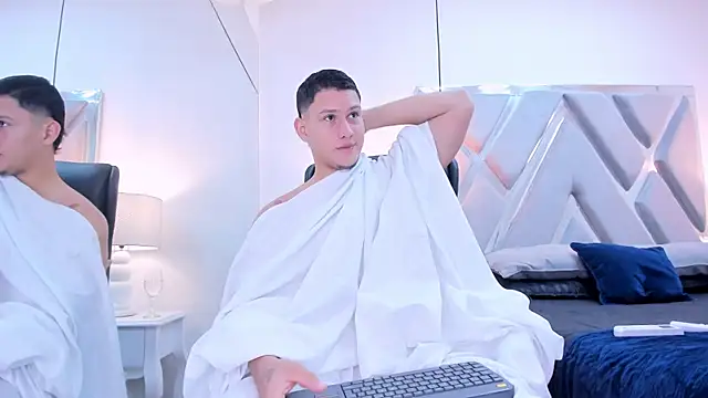 Chriss Diamond online show from 04-21-26, 08:12