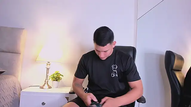 Chriss Diamond online show from 06-29-26, 08:42