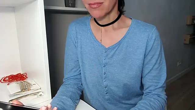 LadyL2026 online show from 05-22-26, 06:20