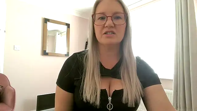 EmberSinn online show from 06-09-26, 11:44