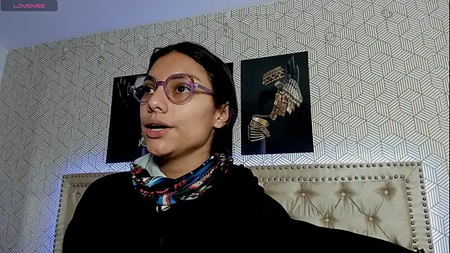 ValeAlvarez  online show from 04-14-26, 07:42