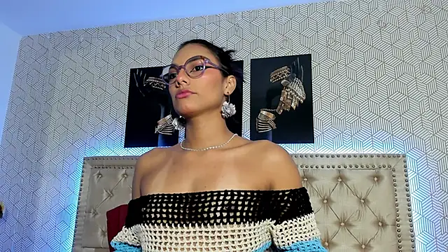 ValeAlvarez  online show from 04-19-26, 05:56