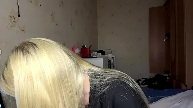 Snapshot of Sophia_Blonde chatting on 05-27-26, 03:31 Sophia Blonde online show from 05-27-26, 03:31