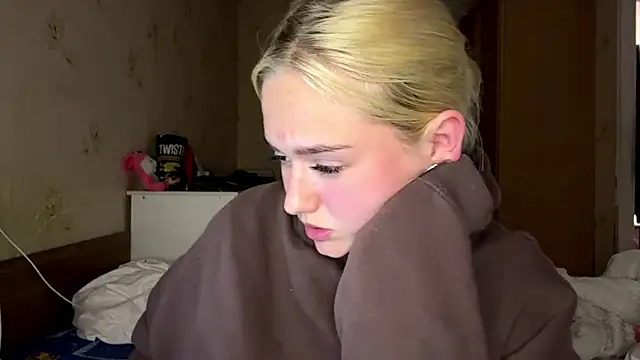 Snapshot of Sophia_Blonde chatting on 06-03-26, 05:18 Sophia Blonde online show from 06-03-26, 05:18