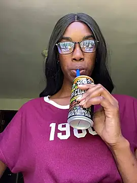 Snapshot of Lysii chatting on 06-12-26, 07:57 Lysii online show from 06-12-26, 07:57