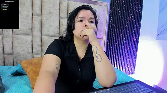 Snapshot of natasha_adam21 chatting on 07-12-26, 02:13 natasha adam21 online show from 07-12-26, 02:13