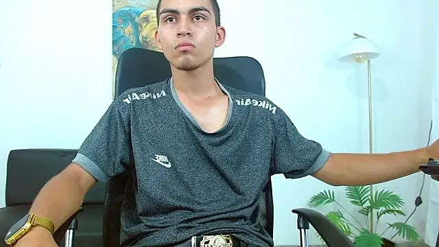 Snapshot of lucass_18 chatting on 03-26-26, 11:10 lucass 18 online show from 03-26-26, 11:10