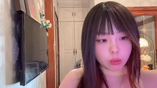 Snapshot of thelittlexx chatting on 05-03-26, 12:00 thelittlexx online show from 05-03-26, 12:00