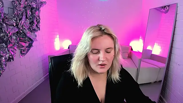KathyBriggs online show from 06-25-26, 05:07