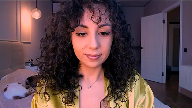 Snapshot of curly_jade_ chatting on 04-17-26, 04:32 curly jade online show from 04-17-26, 04:32