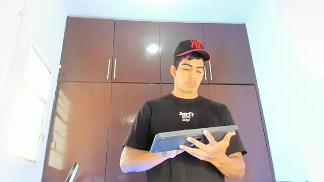 Milo LatinBoy online show from 03-31-26, 07:03