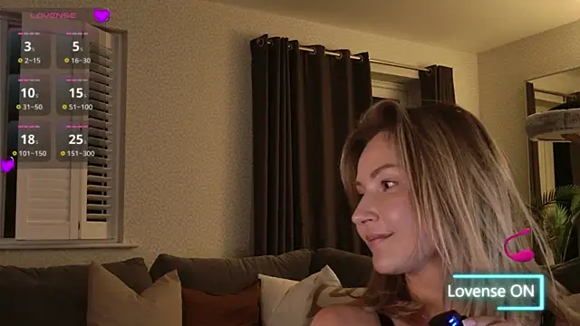 Snapshot of WhereisAlice chatting on 03-28-26, 01:49 WhereisAlice online show from 03-28-26, 01:49