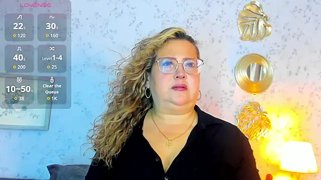 Martinacurvy  online show from 04-15-26, 10:55