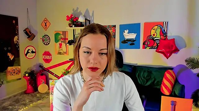 VireliaMoonfall online show from 04-17-26, 08:39