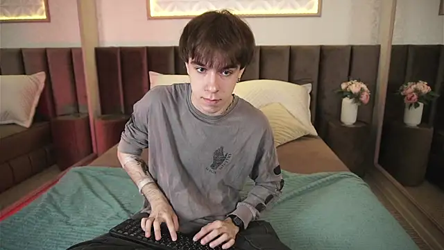 Snapshot of DaveBevy chatting on 05-26-26, 07:21 DaveBevy online show from 05-26-26, 07:21