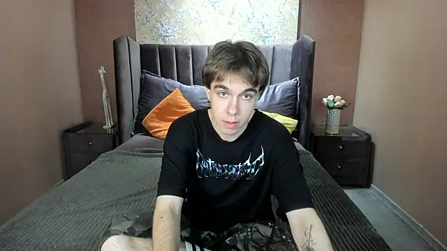 Snapshot of DaveBevy chatting on 06-19-26, 07:39 DaveBevy online show from 06-19-26, 07:39