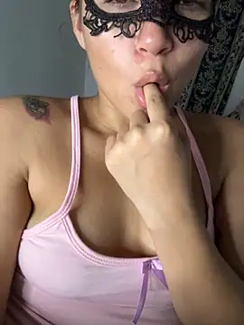 Snapshot of Karito124 chatting on 03-27-26, 03:56 Karito124 online show from 03-27-26, 03:56