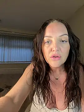 Ladyluxee online show from 05-06-26, 07:30
