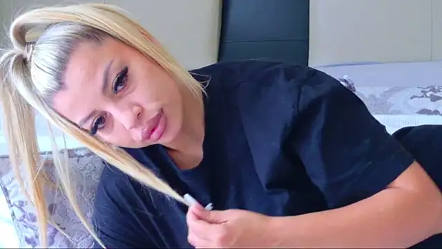 Ohh Nicole online show from 05-15-26, 08:21