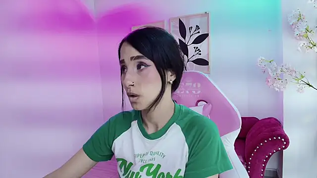Snapshot of Palmer_foxx chatting on 05-15-26, 07:48 Palmer foxx online show from 05-15-26, 07:48