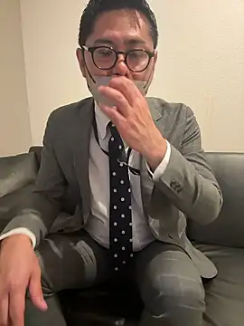 Snapshot of RYUICHI_1919 chatting on 05-20-26, 10:32 RYUICHI 1919 online show from 05-20-26, 10:32
