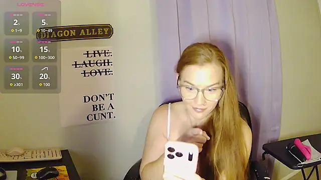 RoxyRedXO12 online show from 04-30-26, 10:14