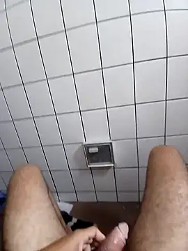 Snapshot of Aecio2029 chatting on 04-13-26, 12:21 Aecio2029 online show from 04-13-26, 12:21