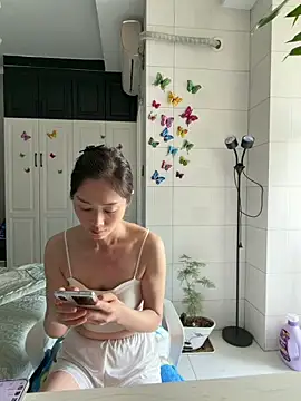 Snapshot of yuanpu0925 chatting on 04-30-26, 11:42 yuanpu0925 online show from 04-30-26, 11:42