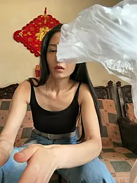 Snapshot of yuanpu0925 chatting on 05-11-26, 05:02 yuanpu0925 online show from 05-11-26, 05:02