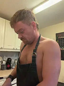 Snapshot of FarmingMangler chatting on 03-28-26, 06:29 FarmingMangler online show from 03-28-26, 06:29