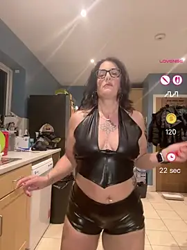Snapshot of IvyBelleMilf chatting on 04-27-26, 09:02 IvyBelleMilf online show from 04-27-26, 09:02