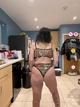 Snapshot of IvyBelleMilf chatting on 05-19-26, 09:10 IvyBelleMilf online show from 05-19-26, 09:10