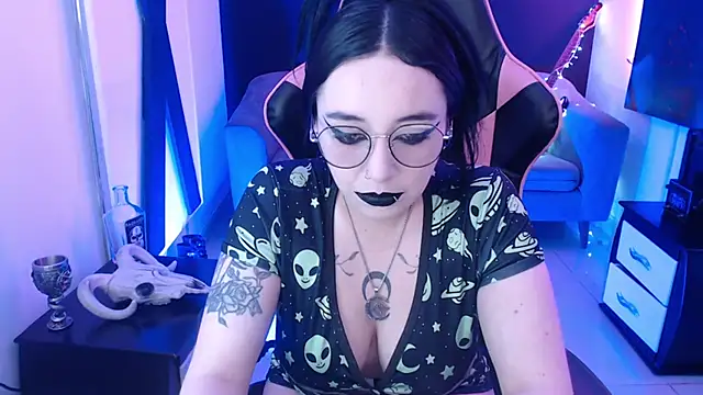Snapshot of Nyxnocturne chatting on 06-05-26, 02:34 Nyxnocturne online show from 06-05-26, 02:34