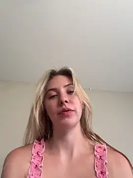 Snapshot of itstiffanyblu chatting on 05-25-26, 01:33 itstiffanyblu online show from 05-25-26, 01:33