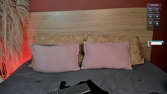 Snapshot of crystal_arlette_ chatting on 04-18-26, 12:09 crystal arlette online show from 04-18-26, 12:09