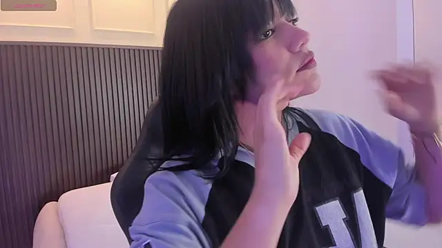 Snapshot of MILLYEVANS1 chatting on 04-30-26, 03:02 MILLYEVANS1 online show from 04-30-26, 03:02
