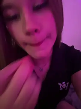Snapshot of Cata_deoun chatting on 05-18-26, 11:21 Cata deoun online show from 05-18-26, 11:21