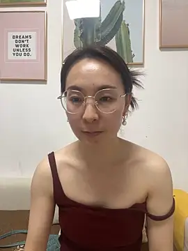 Snapshot of you-520 chatting on 05-08-26, 12:43 you-520 online show from 05-08-26, 12:43